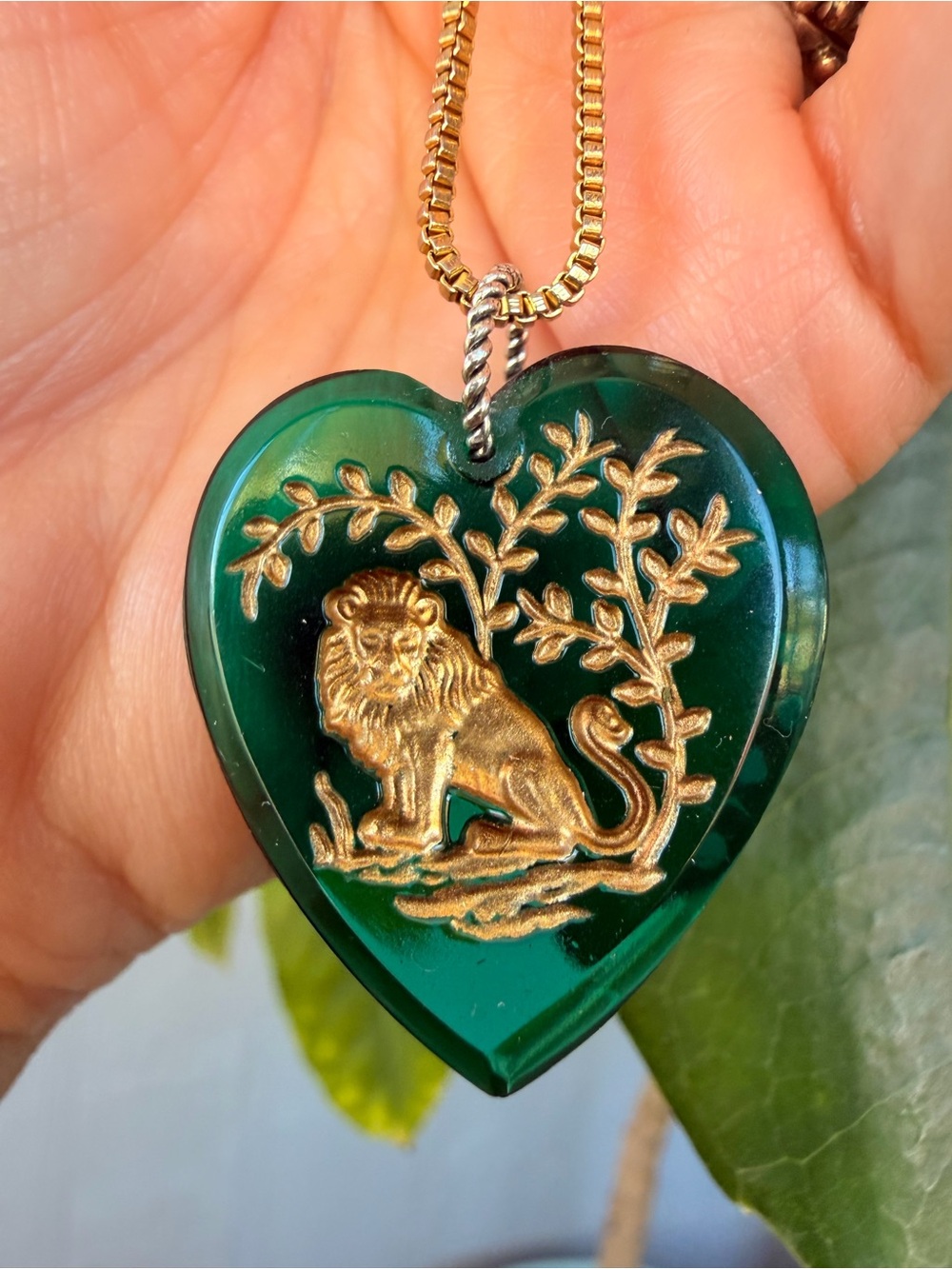 Vintage Gold Lion Heart Pendant Necklace - Green & Gold